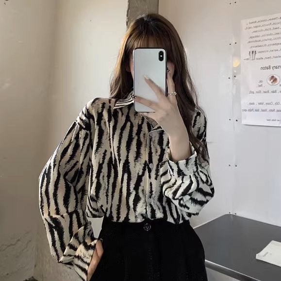 大码微胖港味chic早秋上衣设计感胖mm显瘦斑马纹衬衫雪纺长袖上衣